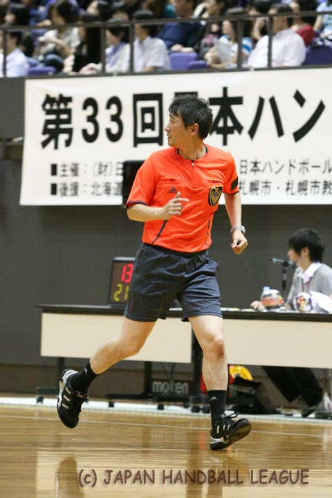 Referee Yutaka Nakadate