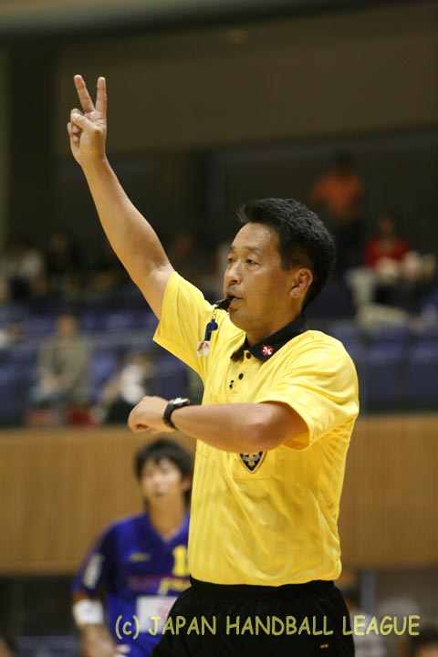 Referee Masahiro Sasaki