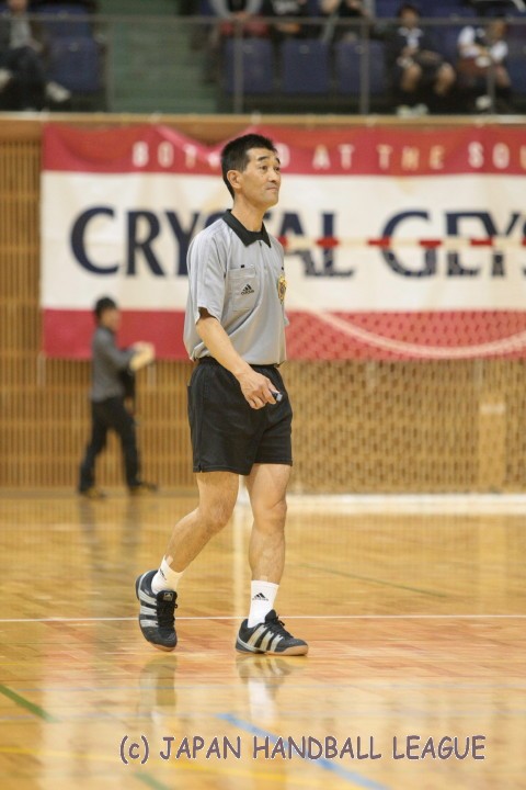Referee Hirokazu Hamada