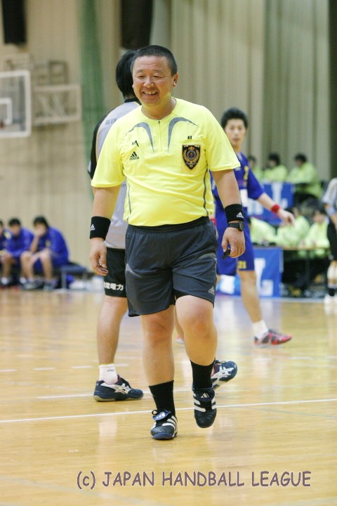 Referee Kazuo Kobayashi