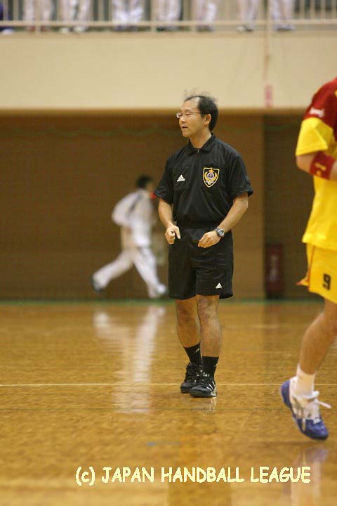 Referee Hiroshi Kitajima