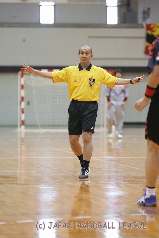 Referee Akira Sato