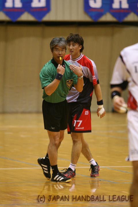 Referee Hironori Takahara