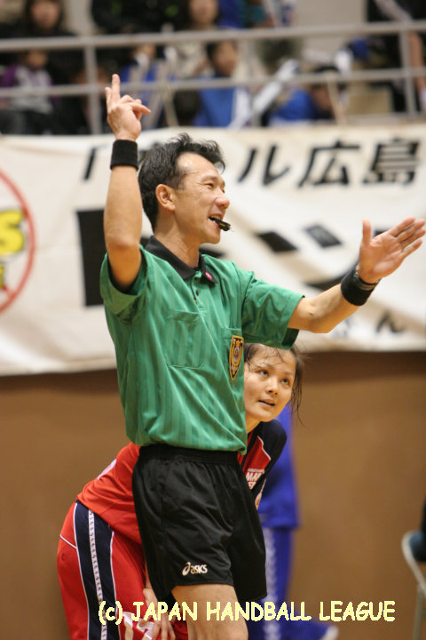 Referee Hiroaki Kaneko