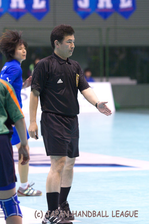 Referee Yoshihiko Oonoshi
