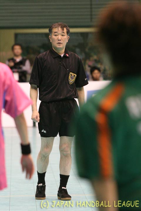 Referee Hisao Ogasawara