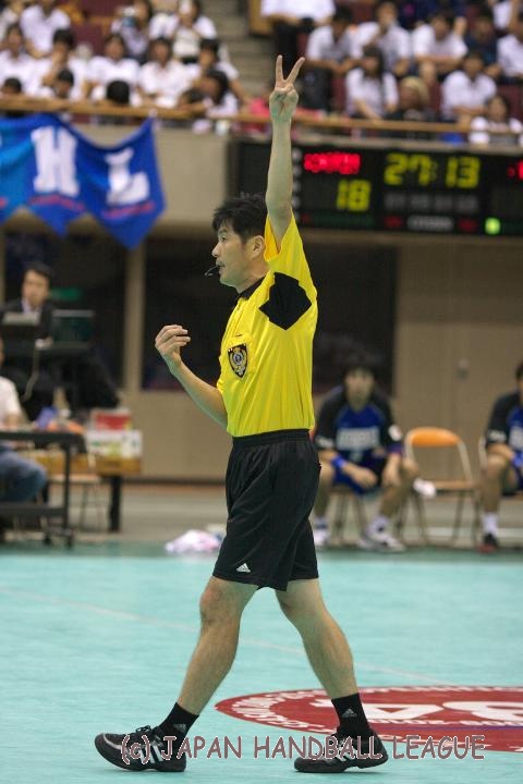Referee Shugo Kuroki