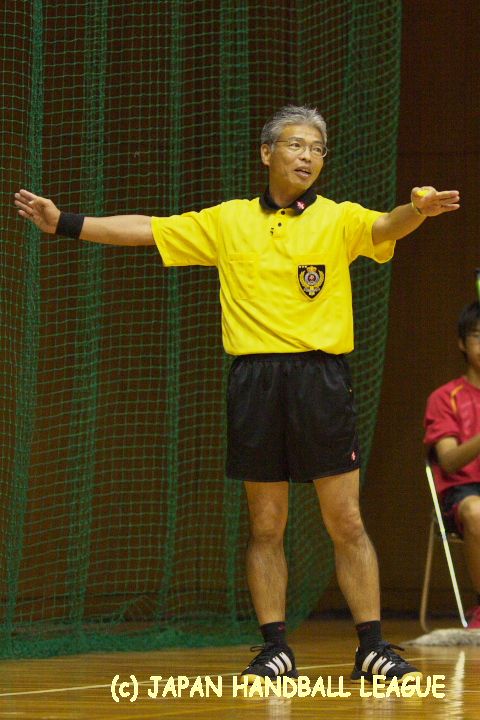 Referee Hironori Takahara