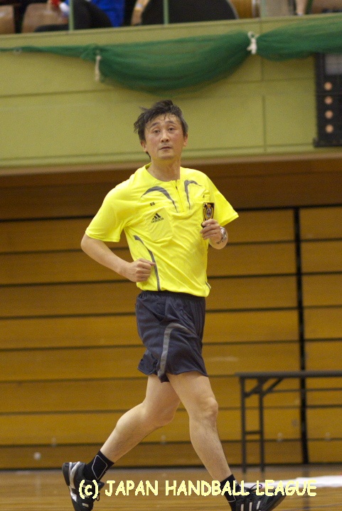 Referee Kazuo Tada