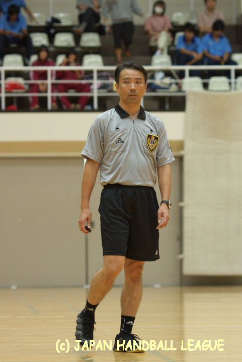 Referee Yoshihiro Sakurauchi