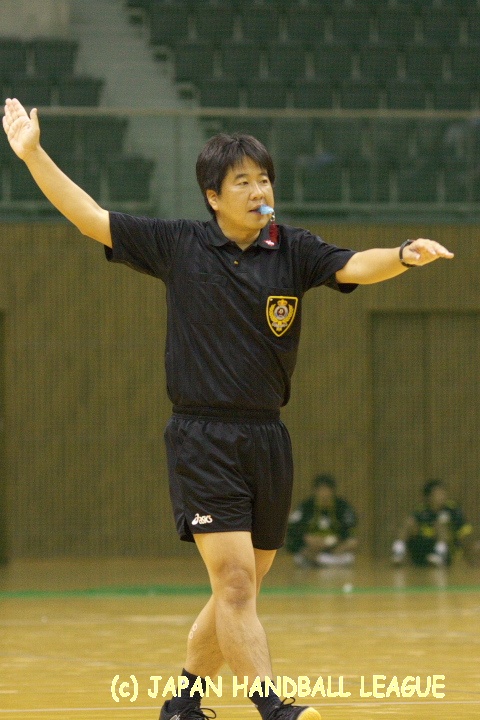 Referee Satoru Yugami